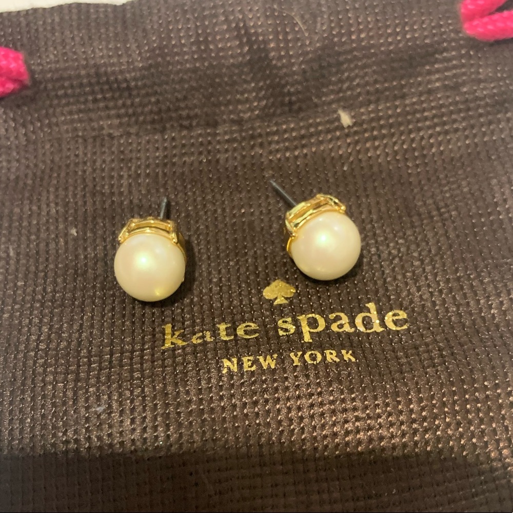 Kate spare pearl with gold earrings